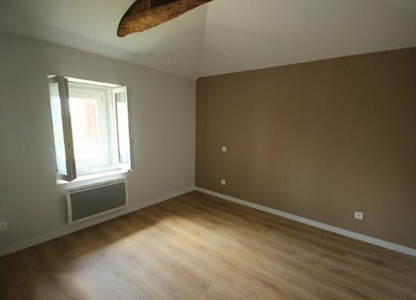 Maison à louer    3 pièces •  Habas