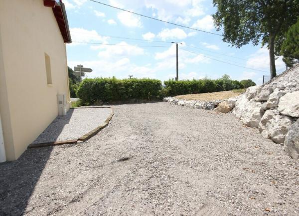 Maison à louer    3 pièces •  Habas