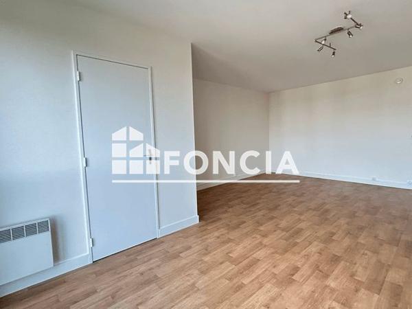 Location Studio 37.98 m² - 71 RUE DE CORGNAC Limoges 87000