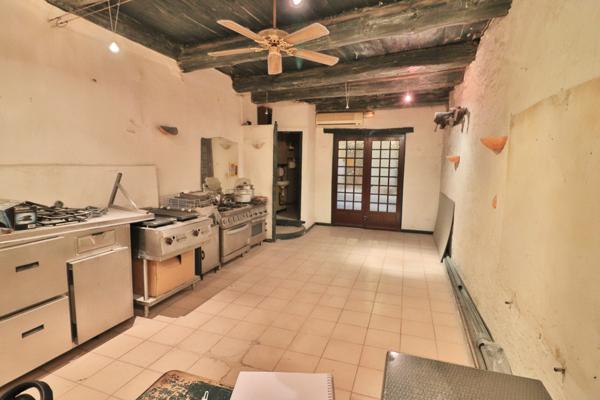 Carcès - Local Commercial - 141m2