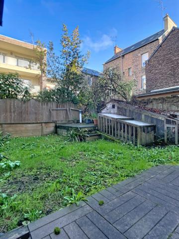 Maison de ville – Rennes Saint-Hélier, volumes et jardin