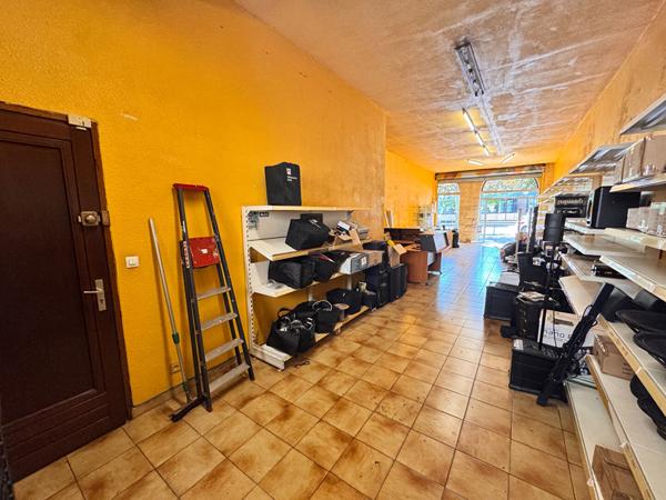 33100 BORDEAUX - Murs commerciaux de 128.93 m2 (63 + 65,93 en sous-sol) à vendre