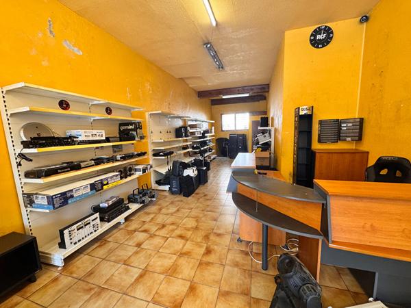 33100 BORDEAUX - Murs commerciaux de 128.93 m2 (63 + 65,93 en sous-sol) à vendre