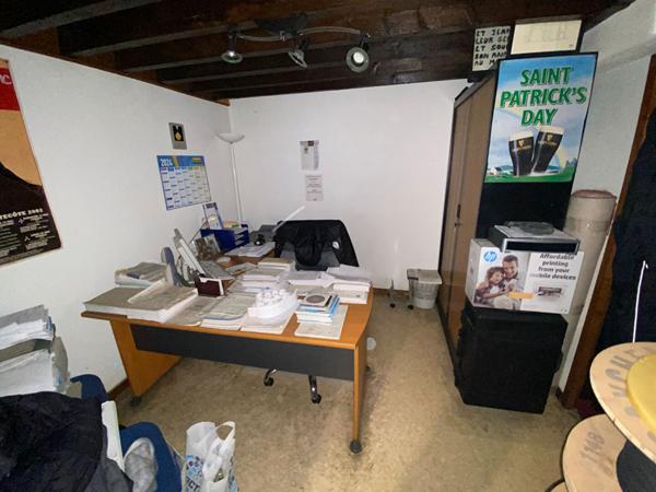 33100 BORDEAUX - Murs commerciaux de 128.93 m2 (63 + 65,93 en sous-sol) à vendre