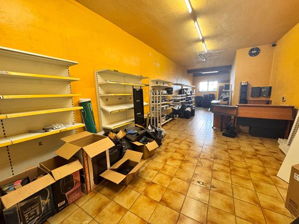 33100 BORDEAUX - Murs commerciaux de 128.93 m2 (63 + 65,93 en sous-sol) à vendre