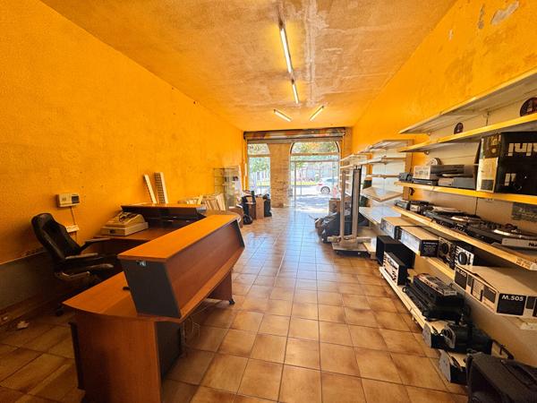 33100 BORDEAUX - Murs commerciaux de 128.93 m2 (63 + 65,93 en sous-sol) à vendre