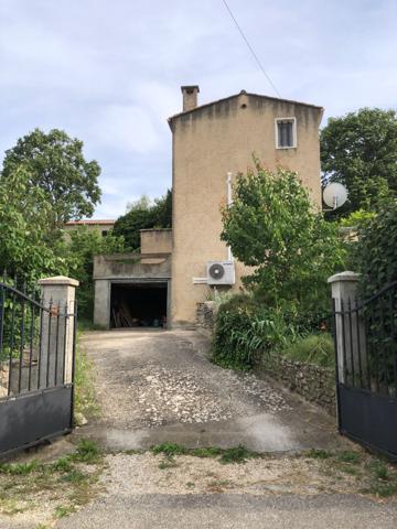 Maison à deux niveaux sur les hauteurs d'Apt