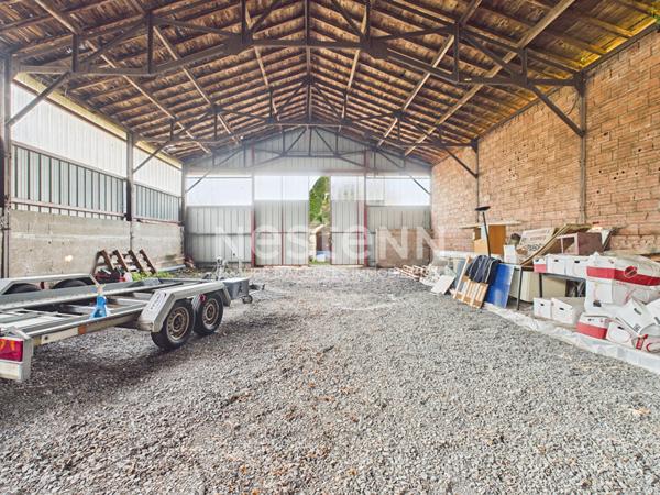 A Aurillac, quartier Belbex, à Vendre grange-entrepôt d'une surface de 280 m²