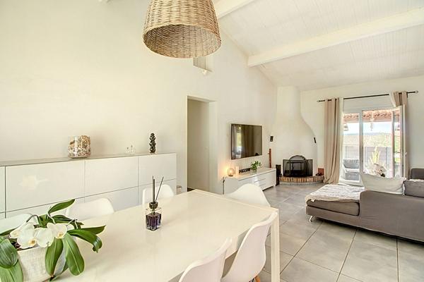 A VENDRE a LORGUES - Villa de PLAIN PIED avec PISCINE a 5mn du VILLAGE