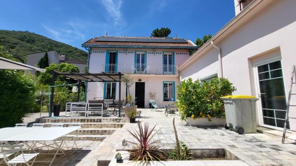 Belle maison de caractère avec gites et piscine