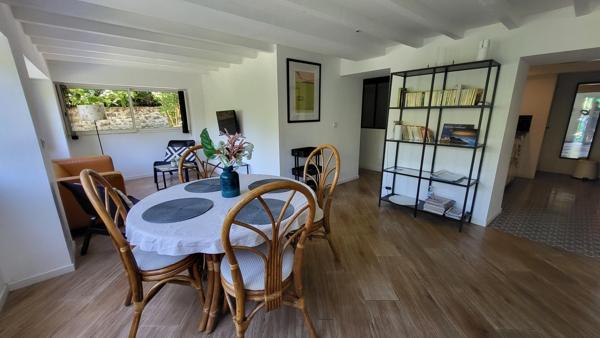 Belle maison de caractère avec gites et piscine