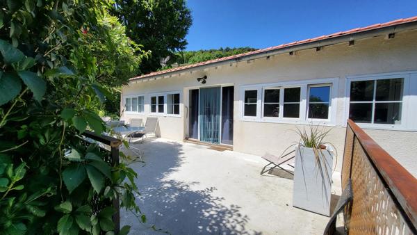 Belle maison de caractère avec gites et piscine