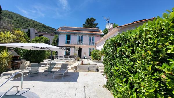 Belle maison de caractère avec gites et piscine