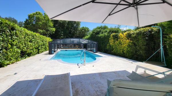 Belle maison de caractère avec gites et piscine