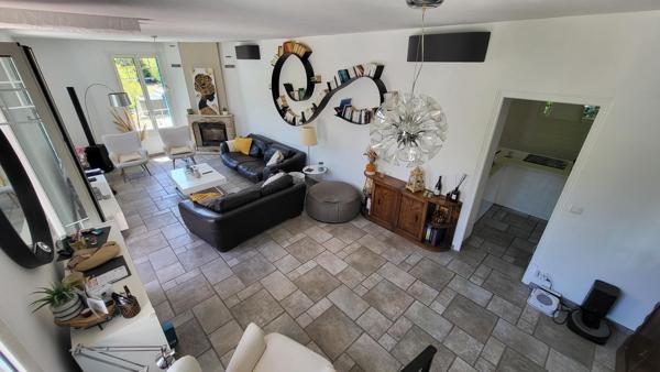 Belle maison de caractère avec gites et piscine