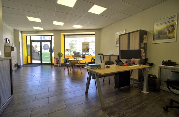 AGEN CENTRE- Secteur Victor Hugo: Local commercial de 141m² avec espace accueil, 3 bureaux, coin détente et caves.