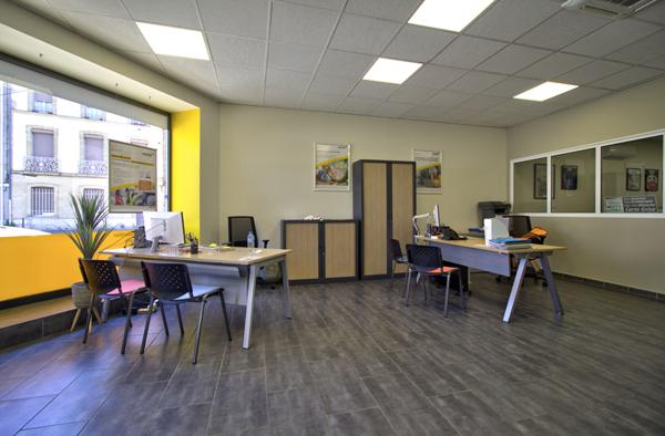 AGEN CENTRE- Secteur Victor Hugo: Local commercial de 141m² avec espace accueil, 3 bureaux, coin détente et caves.