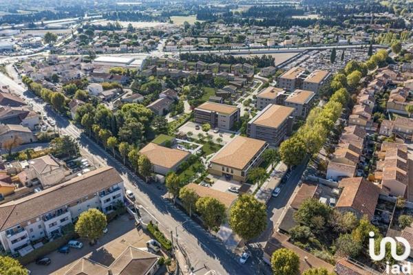 Appartement 4 pièces de 81 m² à Sénas (13560)