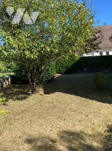 Sur l'avenue de Mayen à JOIGNY - Une maison de 4 pièces, 3 chambres avec jardin.