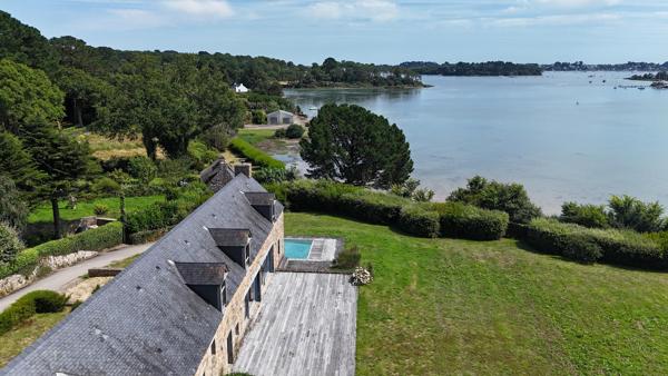 Propriété de charme avec vue sur le Golfe du Morbihan et piscine chauffée à vendre à Arradon