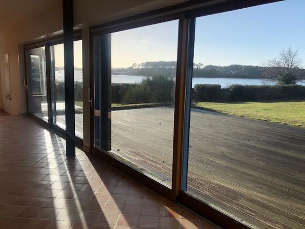 Propriété de charme avec vue sur le Golfe du Morbihan et piscine chauffée à vendre à Arradon