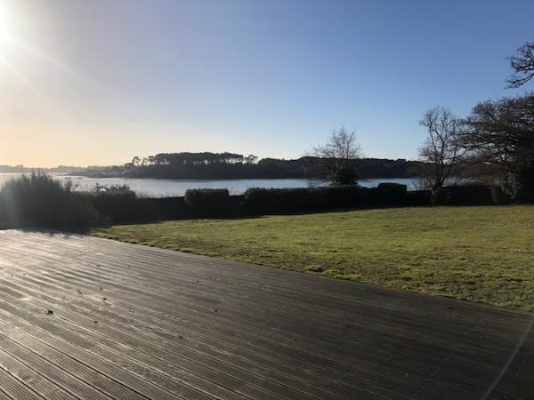 Propriété de charme avec vue sur le Golfe du Morbihan et piscine chauffée à vendre à Arradon