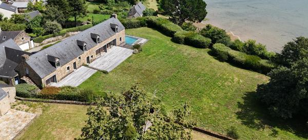 Propriété de charme avec vue sur le Golfe du Morbihan et piscine chauffée à vendre à Arradon