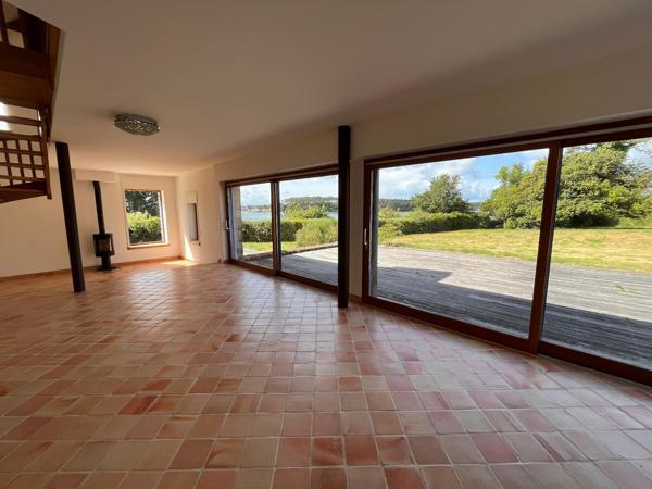 Propriété de charme avec vue sur le Golfe du Morbihan et piscine chauffée à vendre à Arradon
