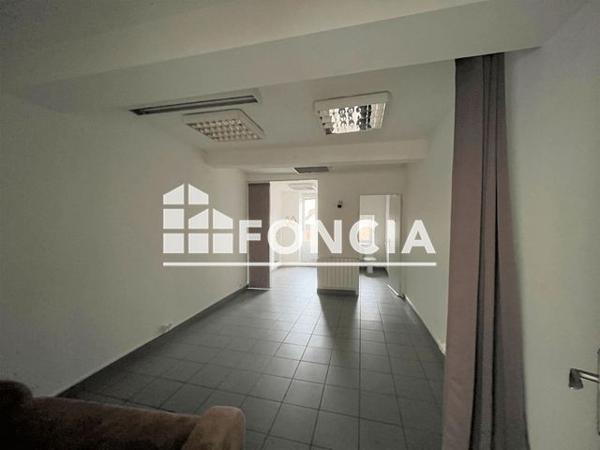 Location Local commercial 1 pièce 33.44 m² - 20 RUE DU COLOMBIER Voiron 38500