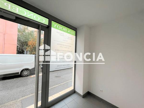 Location Local commercial 1 pièce 33.44 m² - 20 RUE DU COLOMBIER Voiron 38500