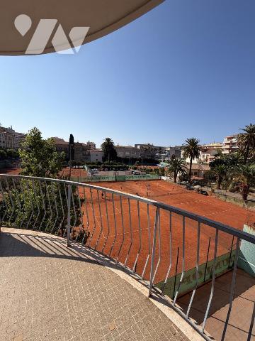 Menton centre, 3 pièces de 77 m² proche des tennis 
