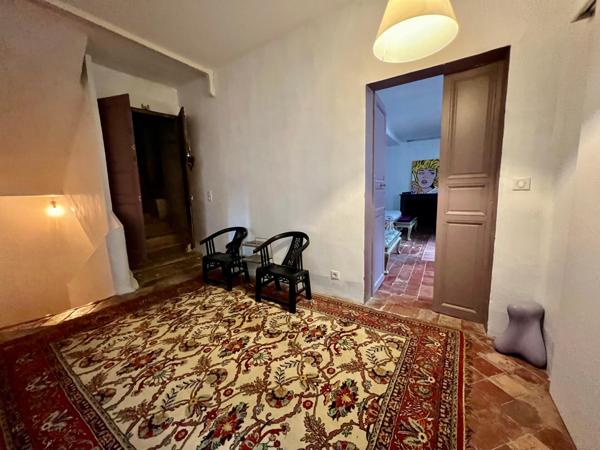 En exclusivité : Grande maison 214 m² – Idéal gîtes / chambres d’hôtes / demeure familiale – Jardin – Proche Lézignan-Corbières – 309 000 € FAI