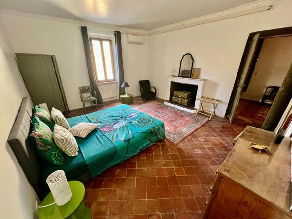 En exclusivité : Grande maison 214 m² – Idéal gîtes / chambres d’hôtes / demeure familiale – Jardin – Proche Lézignan-Corbières – 309 000 € FAI