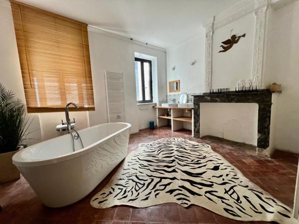 En exclusivité : Grande maison 214 m² – Idéal gîtes / chambres d’hôtes / demeure familiale – Jardin – Proche Lézignan-Corbières – 309 000 € FAI