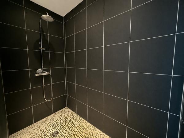 En exclusivité : Grande maison 214 m² – Idéal gîtes / chambres d’hôtes / demeure familiale – Jardin – Proche Lézignan-Corbières – 309 000 € FAI