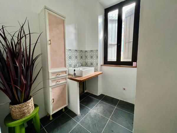 En exclusivité : Grande maison 214 m² – Idéal gîtes / chambres d’hôtes / demeure familiale – Jardin – Proche Lézignan-Corbières – 309 000 € FAI