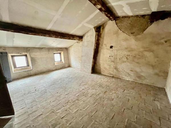 En exclusivité : Grande maison 214 m² – Idéal gîtes / chambres d’hôtes / demeure familiale – Jardin – Proche Lézignan-Corbières – 309 000 € FAI