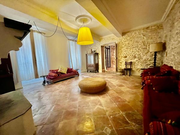En exclusivité : Grande maison 214 m² – Idéal gîtes / chambres d’hôtes / demeure familiale – Jardin – Proche Lézignan-Corbières – 309 000 € FAI