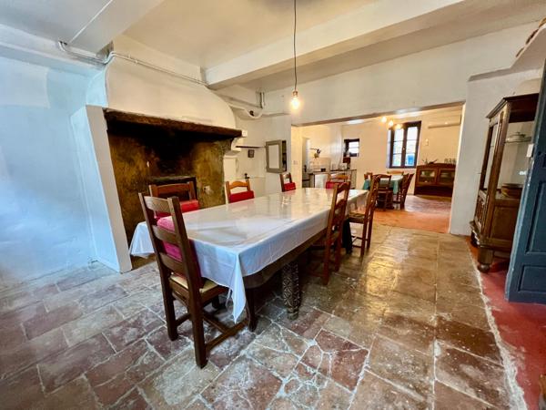 En exclusivité : Grande maison 214 m² – Idéal gîtes / chambres d’hôtes / demeure familiale – Jardin – Proche Lézignan-Corbières – 309 000 € FAI