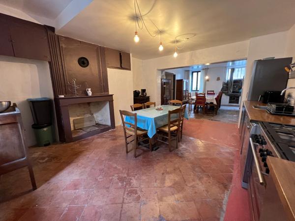 En exclusivité : Grande maison 214 m² – Idéal gîtes / chambres d’hôtes / demeure familiale – Jardin – Proche Lézignan-Corbières – 309 000 € FAI