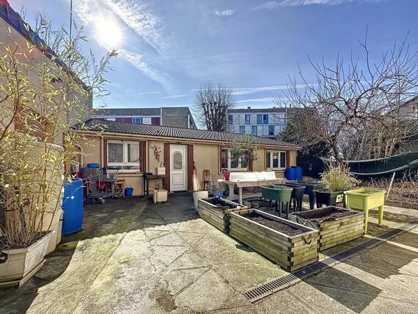 Deux maisons proche métro