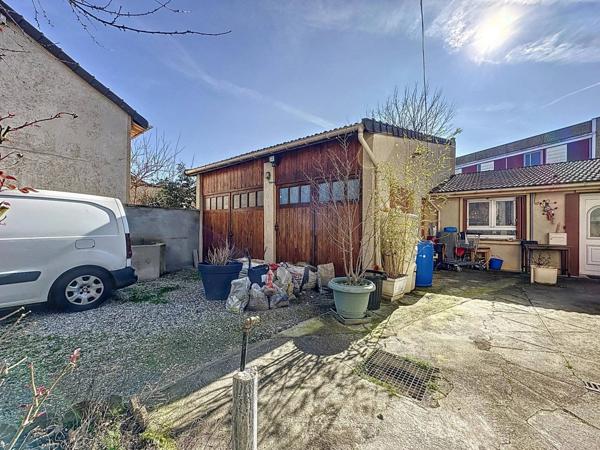 Deux maisons proche métro