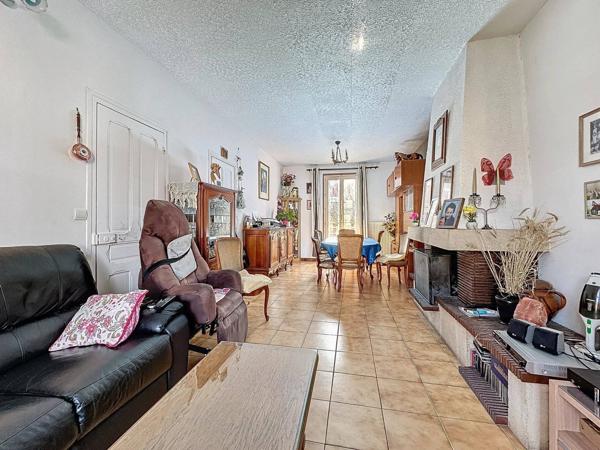 Deux maisons proche métro