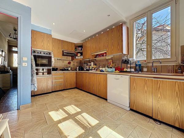 Deux maisons proche métro