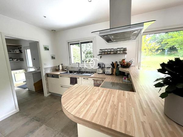 THEIX NOYALO Maison 6 pièces 155 m²