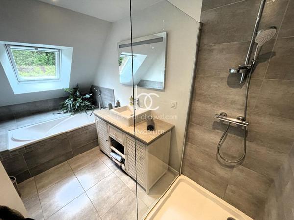 THEIX NOYALO Maison 6 pièces 155 m²