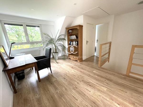 THEIX NOYALO Maison 6 pièces 155 m²
