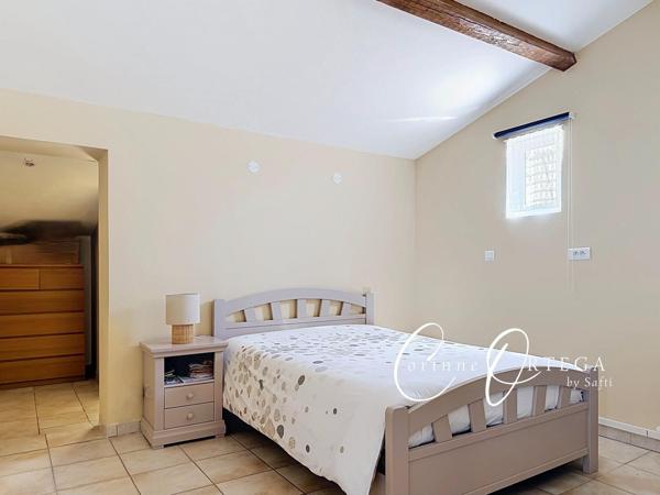 Villa plain pied 4 chambres piscine - studio et dépendances