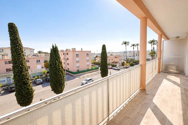 Appartement 3 pièces lumineux à vendre à Saint-Raphaël - Dernier étage avec terrasse