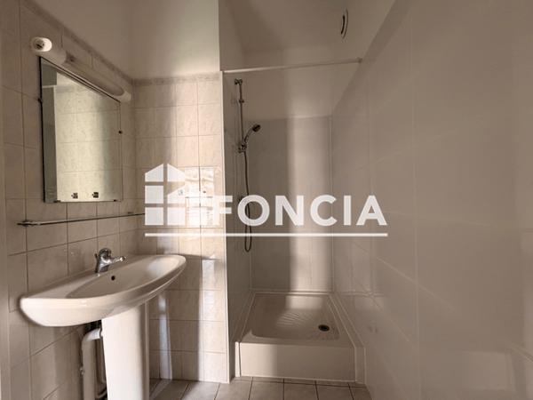 Location Studio meublé 20.19 m² - 13 RUE DU GRAND FAUBOURG Chartres 28000